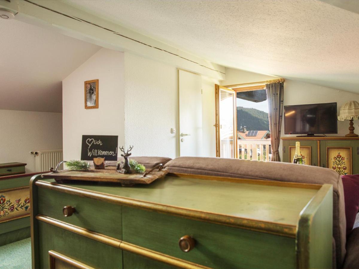 Haus Jaeger Ferienwohnungen Mit Indoor-Pool Inkl. Chiemgaukarte Ruhpolding Exterior photo