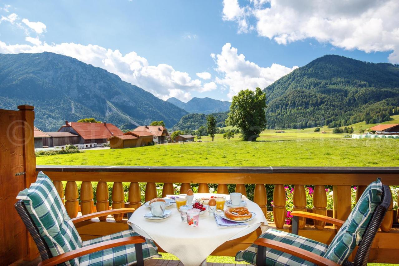 Haus Jaeger Ferienwohnungen Mit Indoor-Pool Inkl. Chiemgaukarte Ruhpolding Exterior photo