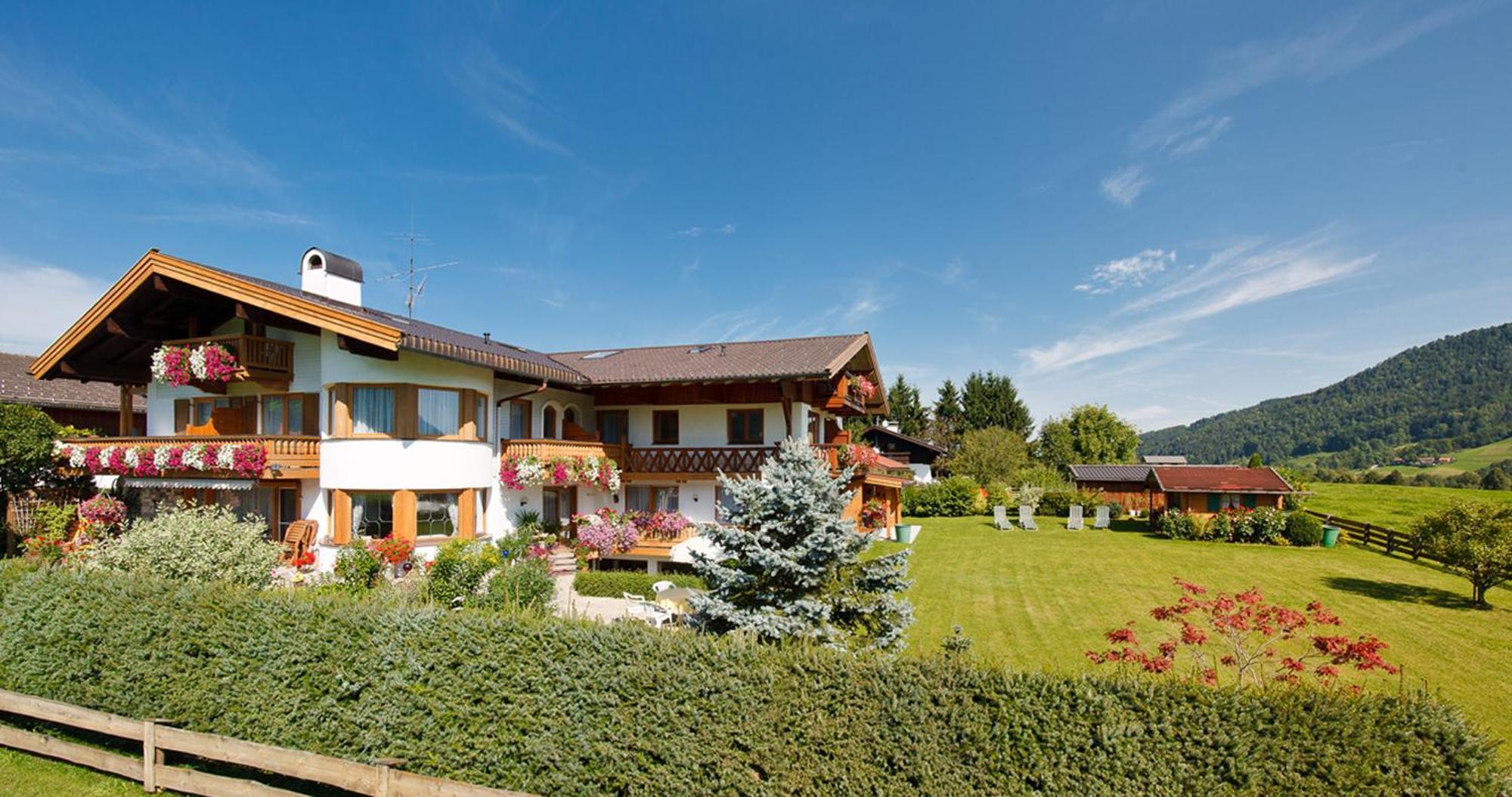 Haus Jaeger Ferienwohnungen Mit Indoor-Pool Inkl. Chiemgaukarte Ruhpolding Exterior photo